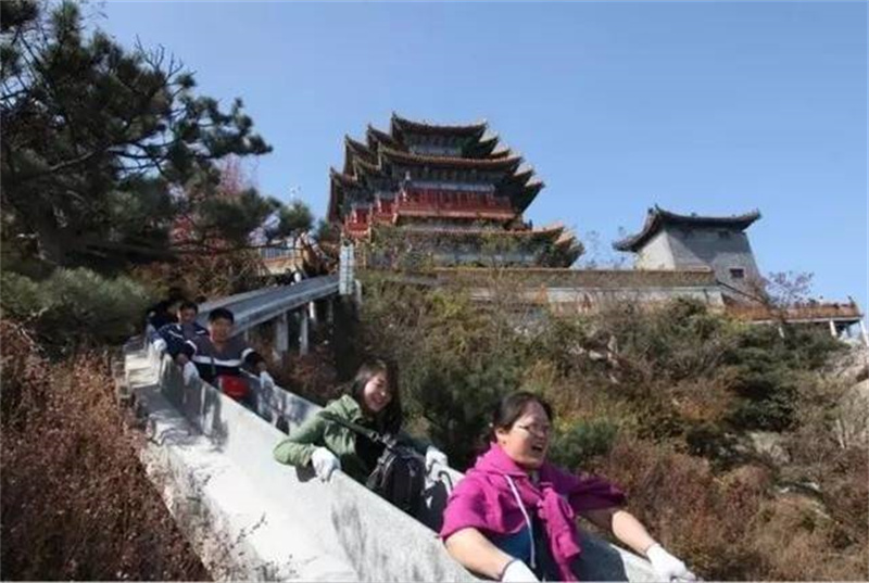山東沂山AAAAA景區(qū)花崗巖滑道