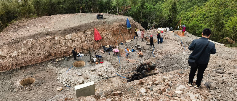 浙江磐安浙江之心地產(chǎn)文旅玻璃吊橋、玻璃棧道、八卦平臺(tái)、無(wú)動(dòng)力樂(lè)園